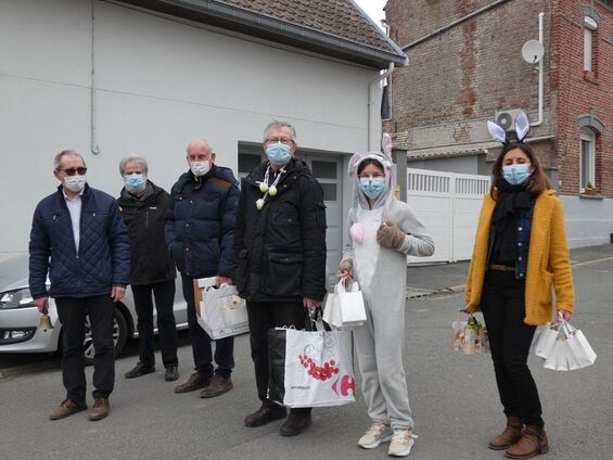 Distribution des oeufs de Pâques