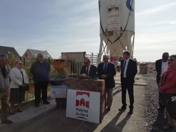 Pose de la 1ère Pierre rue du Moulin et ferme Centre Bourg