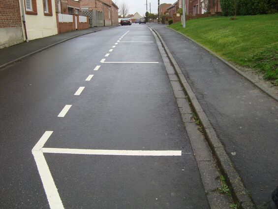 nouveaux marquages au sol rue des Chasse-Marée