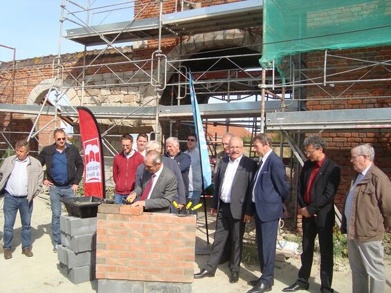 Pose de la 1ère Pierre rue du Moulin et ferme Centre Bourg